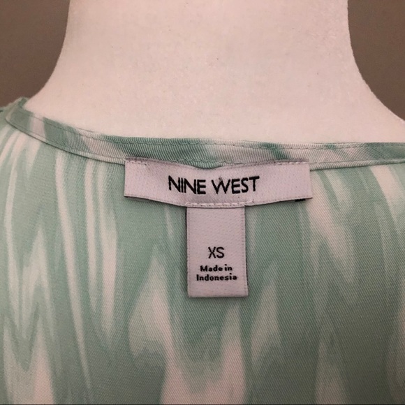 NWOT Mint green and white wrap top. - Picture 5 of 8